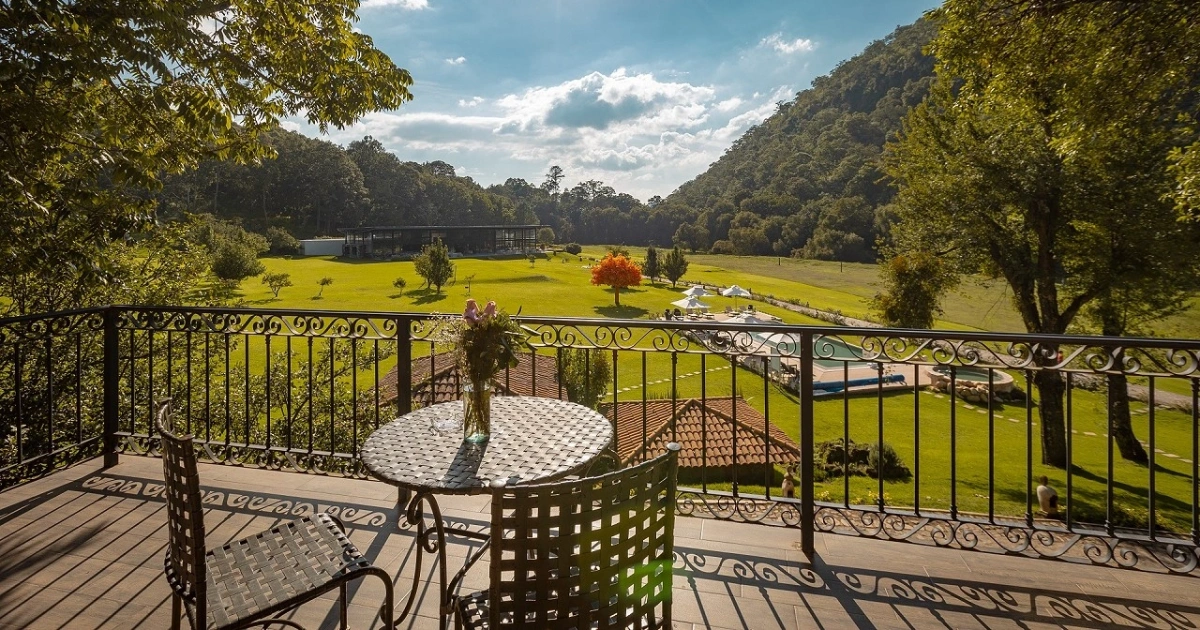 terraza-cabaña-lujo-sierra-lago