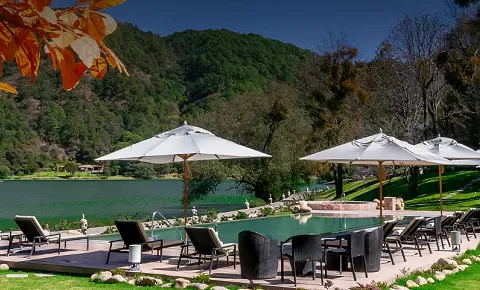 Momento de relajación en nuestra piscina climatizada