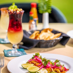 Alimentos y bebidas en Sierra Lago Resort Restaurante La Capilla