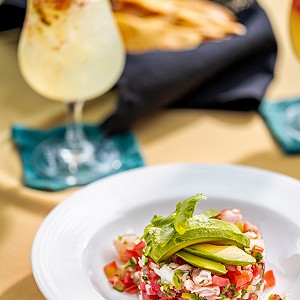 Alimentos y bebidas en Sierra Lago Resort Restaurante La Capilla