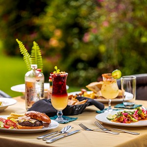 Alimentos y bebidas en Sierra Lago Resort Restaurante La Capilla