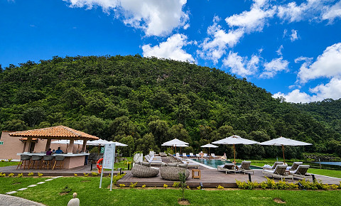 Alberca solo para adultos en Sierra Lago Resort