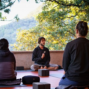 Introducción al Bienestar - Javier Alonso Hernandez - Profesor de Yoga - 1