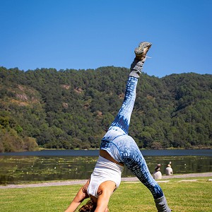 Introducción al Bienestar -  Sesión de Yoga y Meditación en Sierra Lago