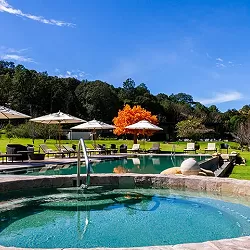 Jacuzzi al aire libre y vapor