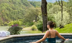 Jacuzzi al aire libre y vapor