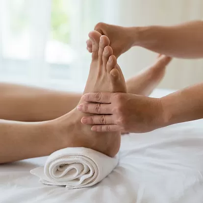 Aromatic Reflexology (feet and hands)