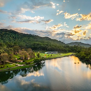sierra-lago-resort-foto-aerea-lago4
